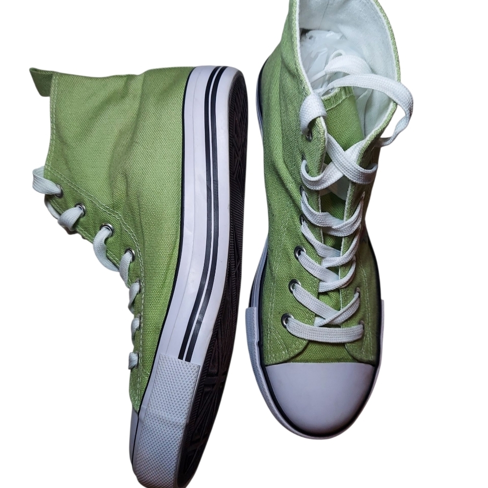 Hot Topic Strawberry Frog High-Top Sneakers - Picture 5 of 8